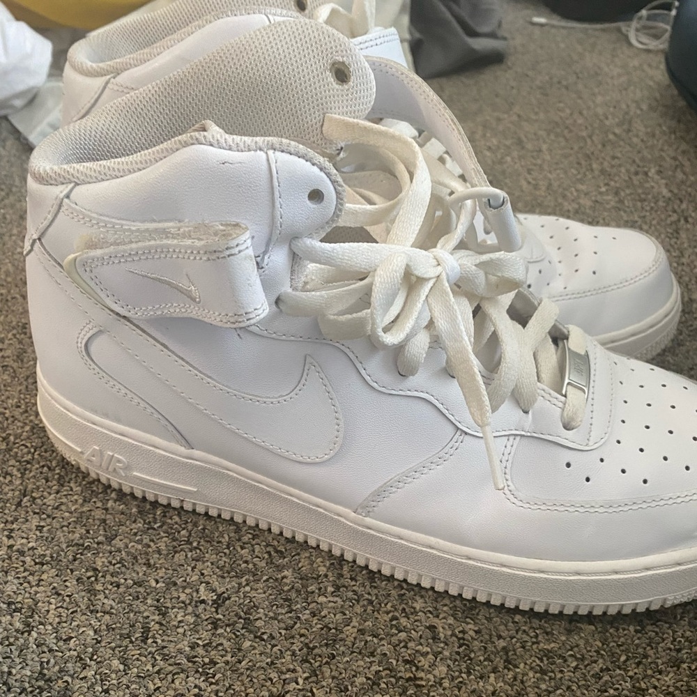 Air Force one used slightly size 13